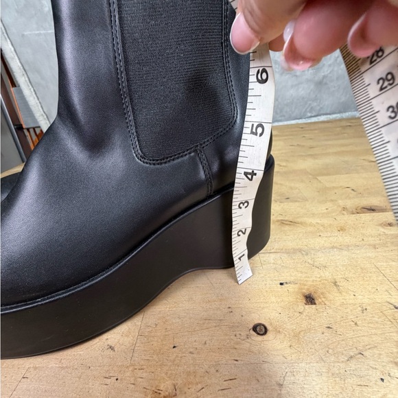 Urban Outfitters Black Platform Chelsea Boots Size 8 - Picture 3 of 9